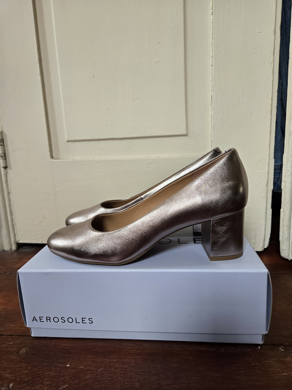 AEROSOLES Metallic Champagne Leather Block Heel Pumps Size 10